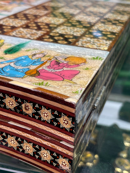 طاولي صناعة يدويه بالكامل قطعه واحده مع جنود براص واحجار الطاولي واحده فقط الرجاء عدم الاحراج