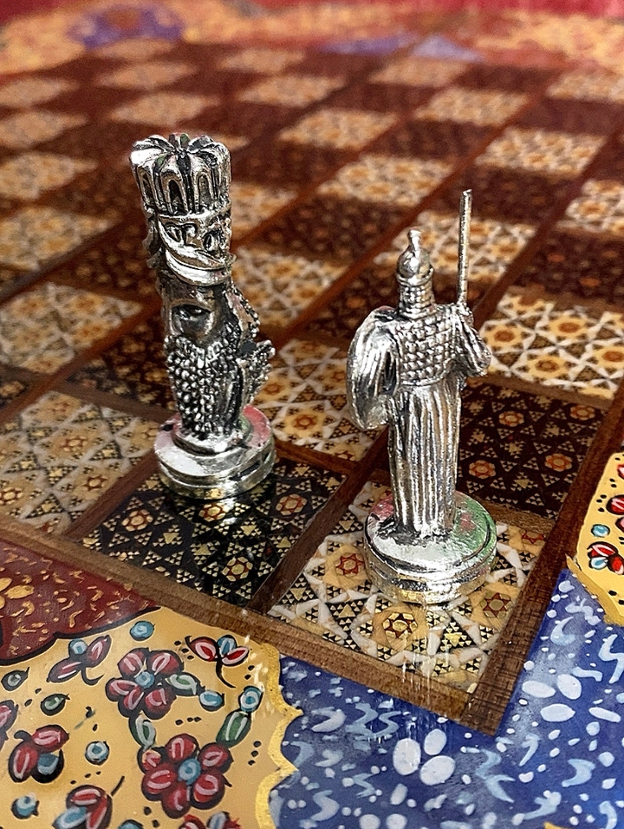 تحفة فنية صناعة يدوية - طاولي و شطرنج رسمة واحدة فقط يعني الحبة الوحيدة في العراق - احجار الطاولي و الشطرنج صناعة يدوي  بادق التفاصيل (t1)