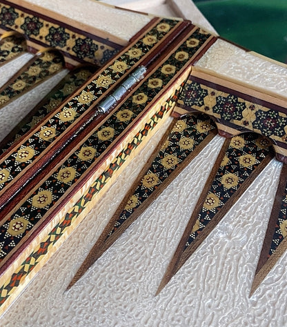 تحفة فنية صناعة يدوية - طاولي و شطرنج رسمة واحدة فقط يعني الحبة الوحيدة في العراق - احجار الطاولي و الشطرنج صناعة يدوي  بادق التفاصيل (t5)