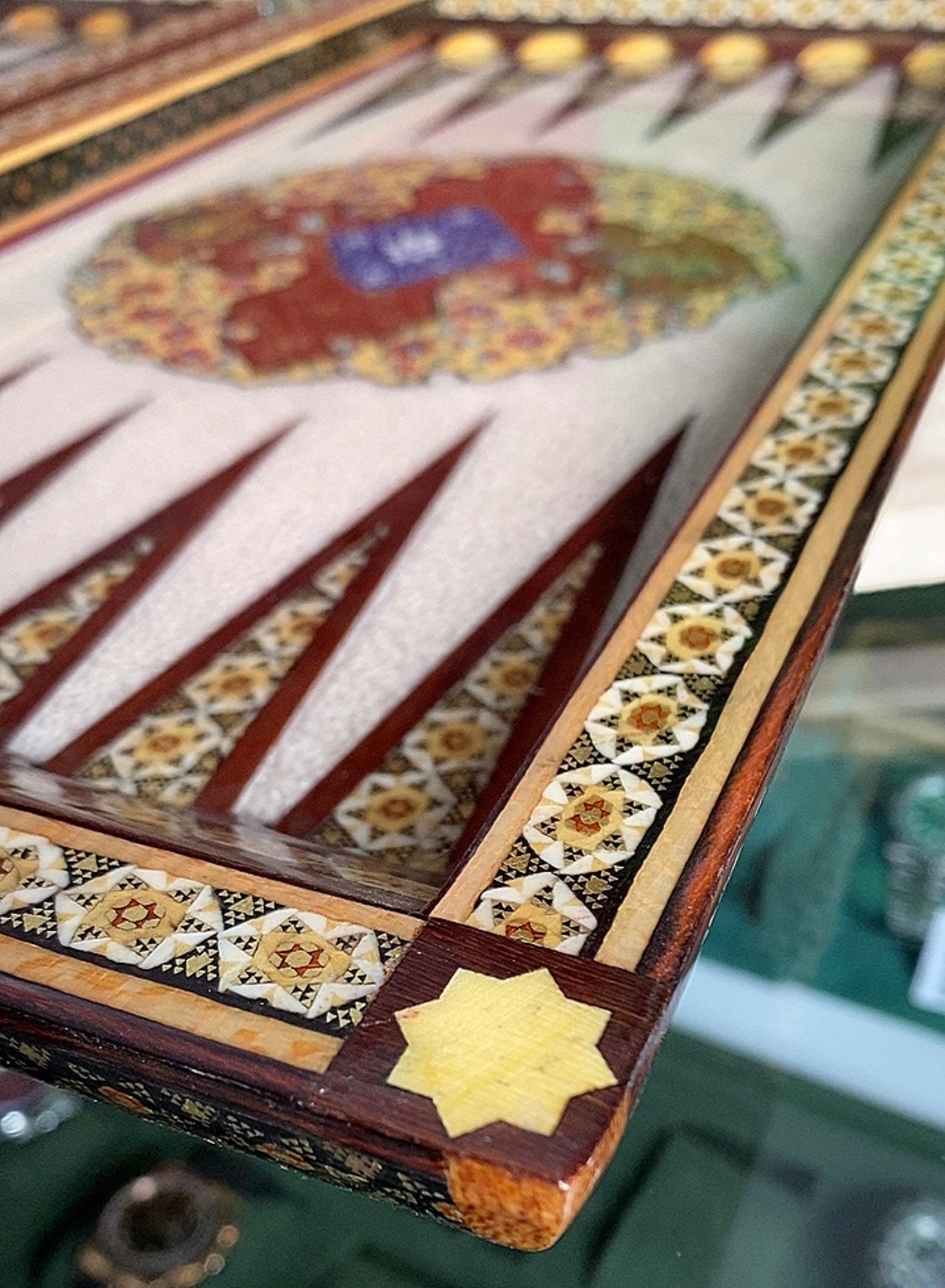 تحفة فنية صناعة يدوية - طاولي و شطرنج رسمة واحدة فقط يعني الحبة الوحيدة في العراق - احجار الطاولي و الشطرنج صناعة يدوي  بادق التفاصيل (t1)