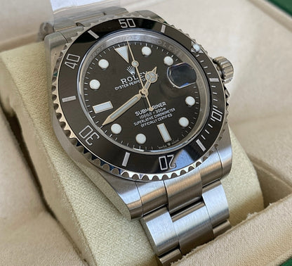 رولكس سابمارينر اسود ريفرنس جديد - كلين ماكينة سويسري و نفس المواد الخام متوفر قطععة مع كامل مرفقاتها
