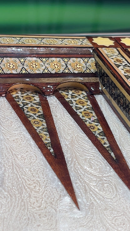 السعر الف دينار طاولي صناعة يدويه بالكامل قطعه واحده مع جنود براص واحجار الطاولي واحده فقط الرجاء عدم الاحراج