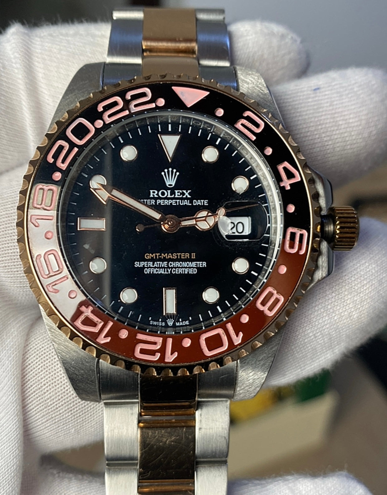 رولكس جي أم تي رووت بيير  اصدار ٢٠٢٤ جراند ماستر - مستعملة بحالة الجديد وياها حافظة جلد من رولكس