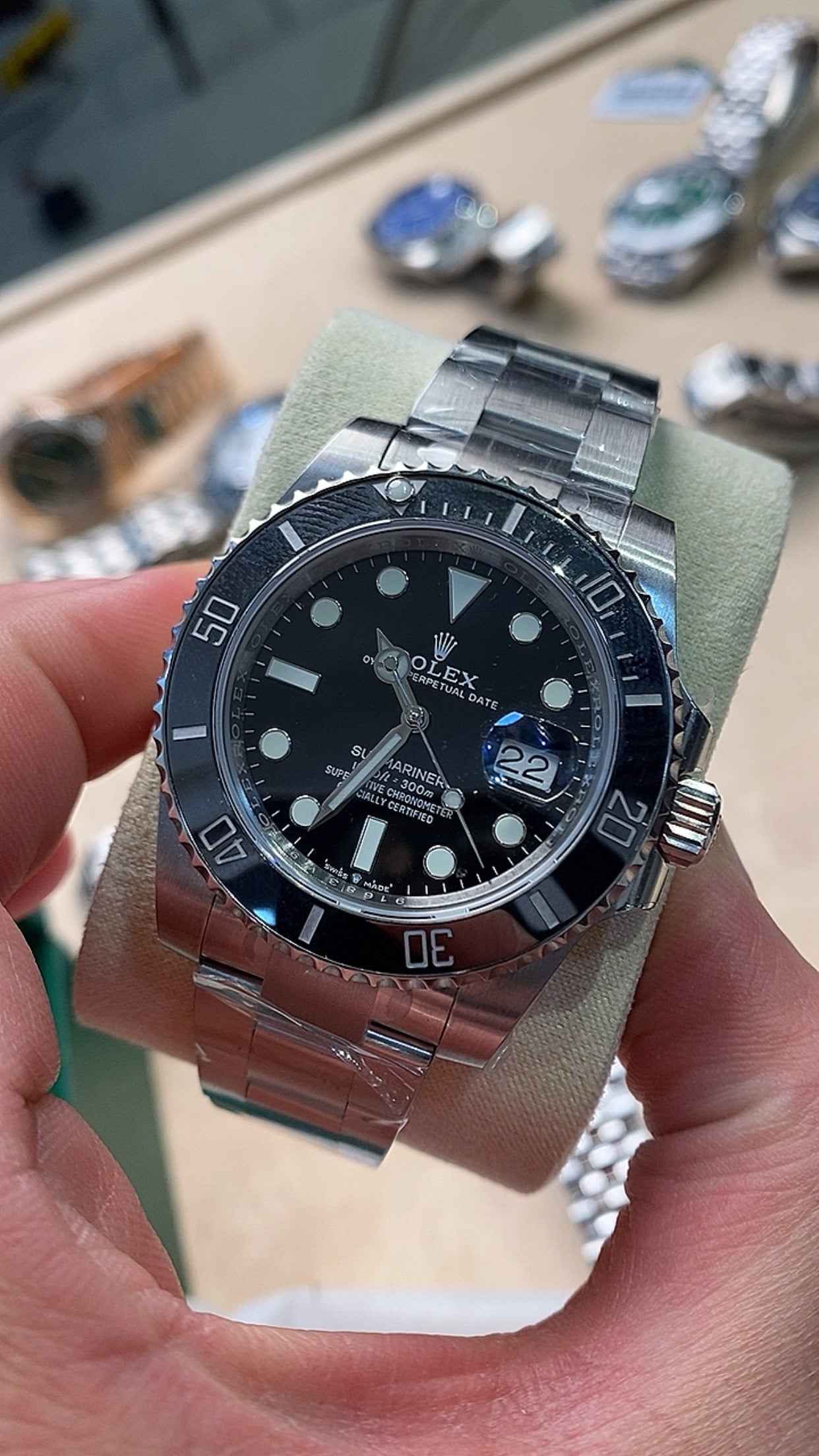 رولكس سابمارينر كلين - ستانليس نقي و بيزيل سيراميك و تطابق لحركة الماكينة