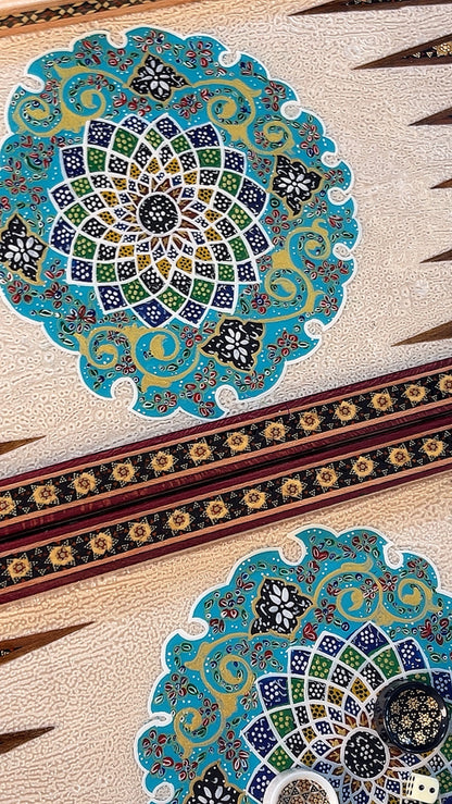 السعر الف دينار اردني طاولي صناعة يدويه بالكامل قطعه واحده مع جنود براص واحجار الطاولي واحده فقط الرجاء عدم الاحراج