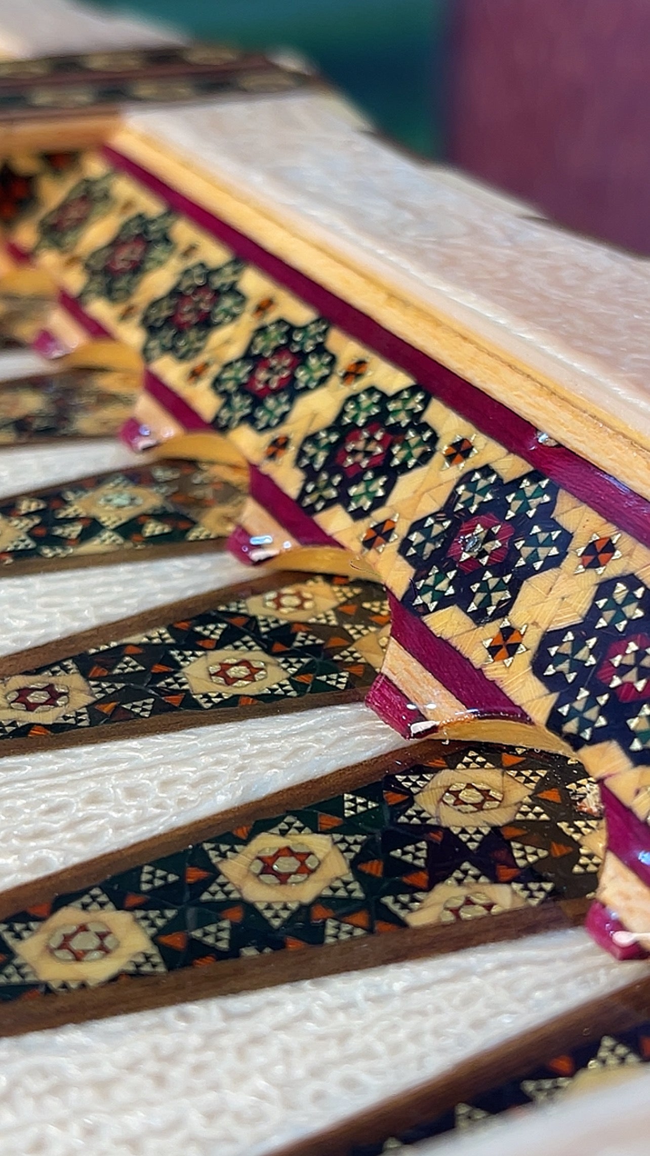 السعر الف دينار اردني طاولي صناعة يدويه بالكامل قطعه واحده مع جنود براص واحجار الطاولي واحده فقط الرجاء عدم الاحراج