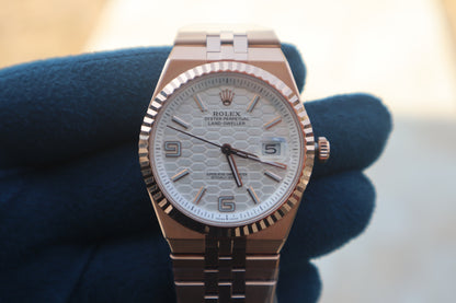 رولكس سكاي دولر ٢٠٢٥ روز جولد مينا ابض- كلين طبق الأصل