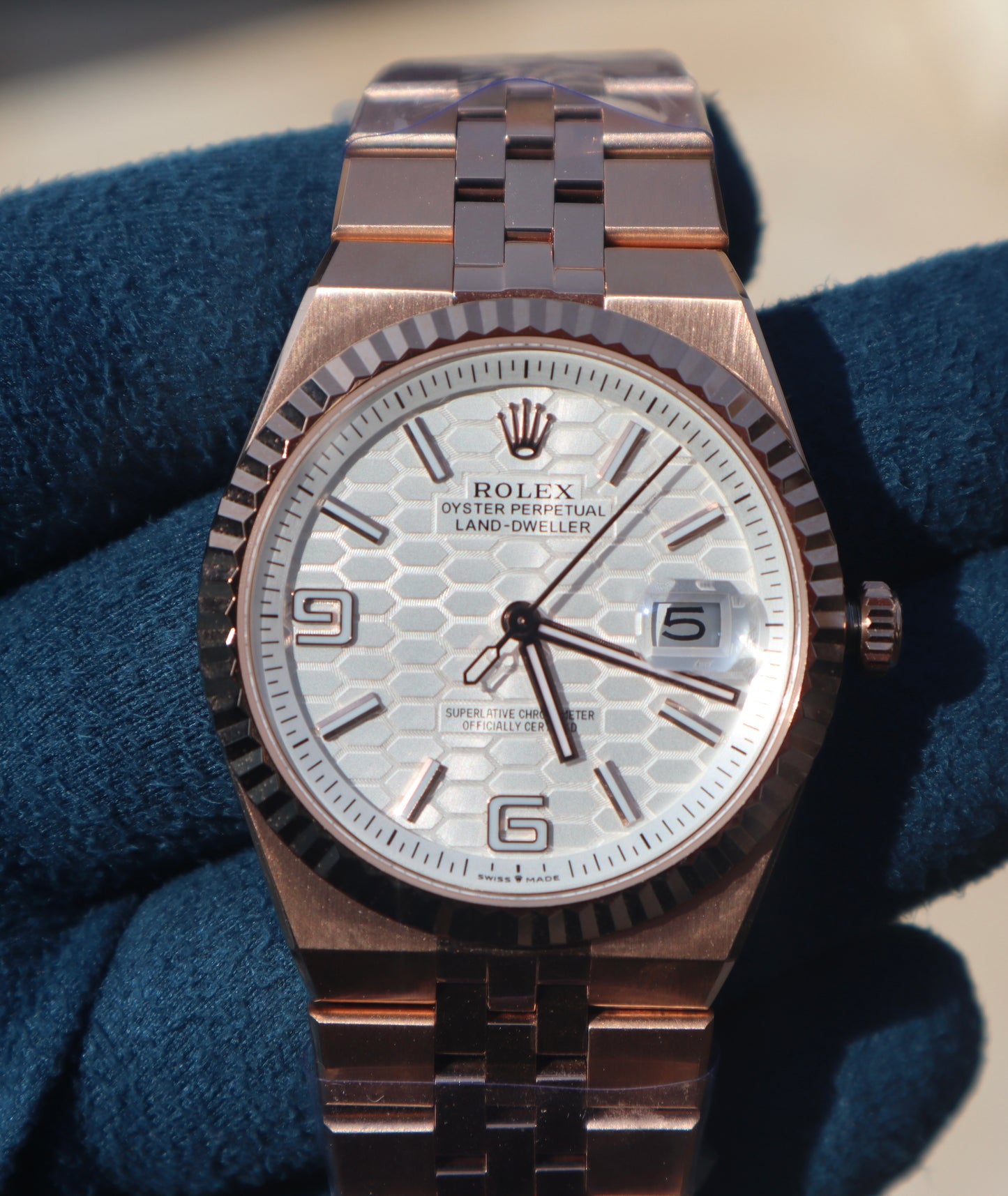 رولكس سكاي دولر ٢٠٢٥ روز جولد مينا ابض- كلين طبق الأصل