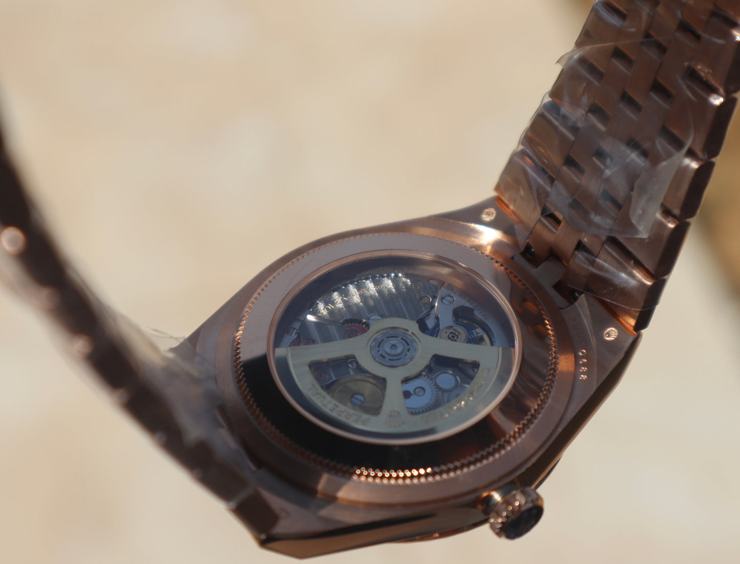 رولكس سكاي دولر ٢٠٢٥ روز جولد مينا ابض- كلين طبق الأصل