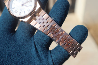 رولكس سكاي دولر ٢٠٢٥ روز جولد مينا ابض- كلين طبق الأصل