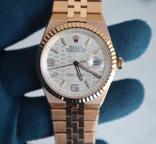 رولكس سكاي دولر ٢٠٢٥ روز جولد مينا ابض- كلين طبق الأصل