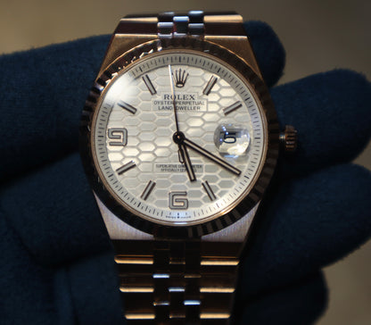 رولكس سكاي دولر ٢٠٢٥ روز جولد مينا ابض- كلين طبق الأصل