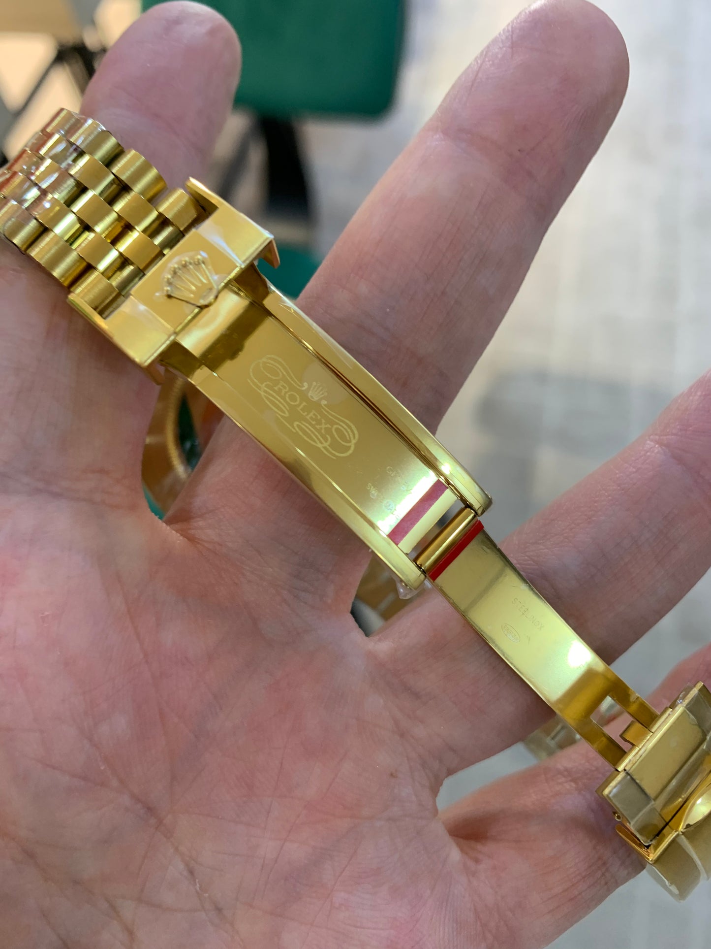 رولكس جي ام تي يالو جولد جوبلي كلين الترا فينيش