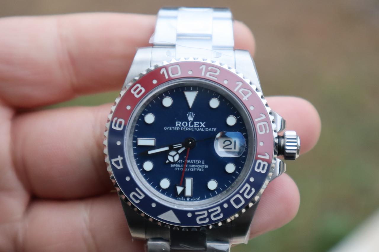 قطعة نادر جداً تلقاها - رولكس ببسي اويستر مينا نيلي كلين