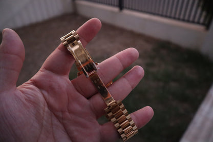 رولكس داي ديت يالو جولد ارقام روماني - الساعة كلين - مطابقة للاصلية - اللون طلاء عيار ١٨