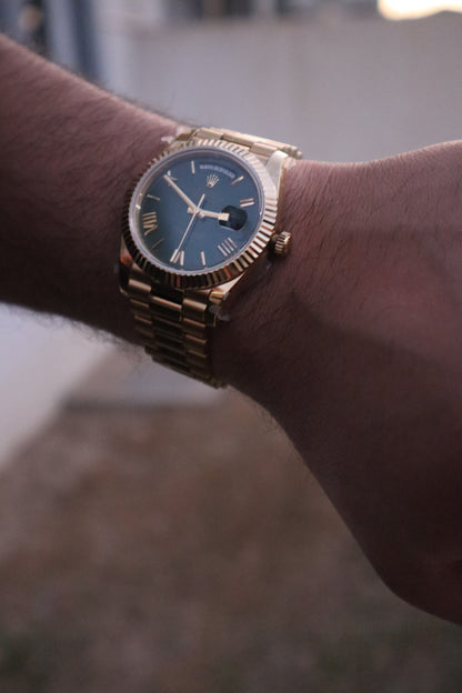 رولكس داي ديت يالو جولد ارقام روماني - الساعة كلين - مطابقة للاصلية - اللون طلاء عيار ١٨