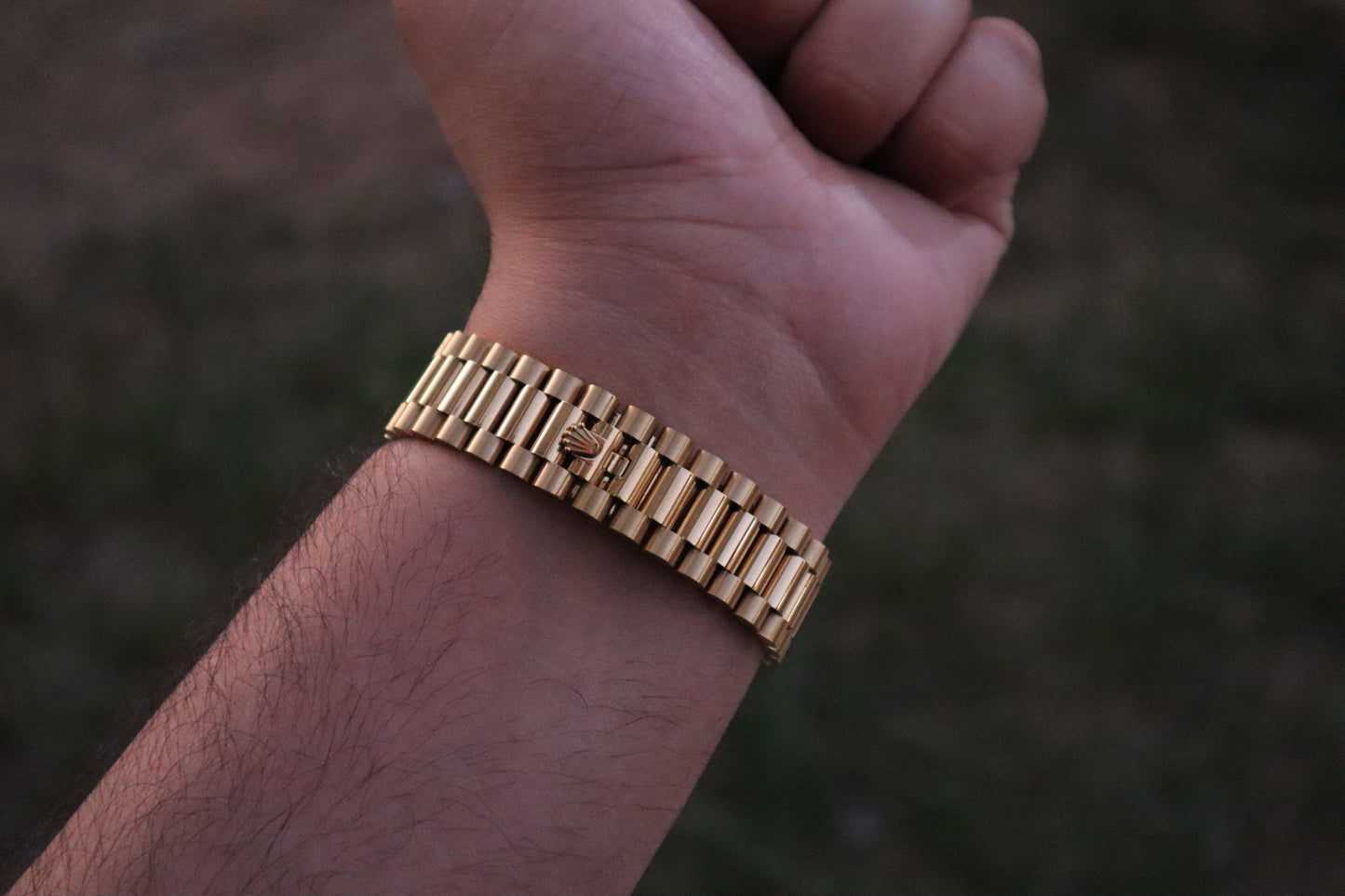 رولكس داي ديت يالو جولد ارقام روماني - الساعة كلين - مطابقة للاصلية - اللون طلاء عيار ١٨