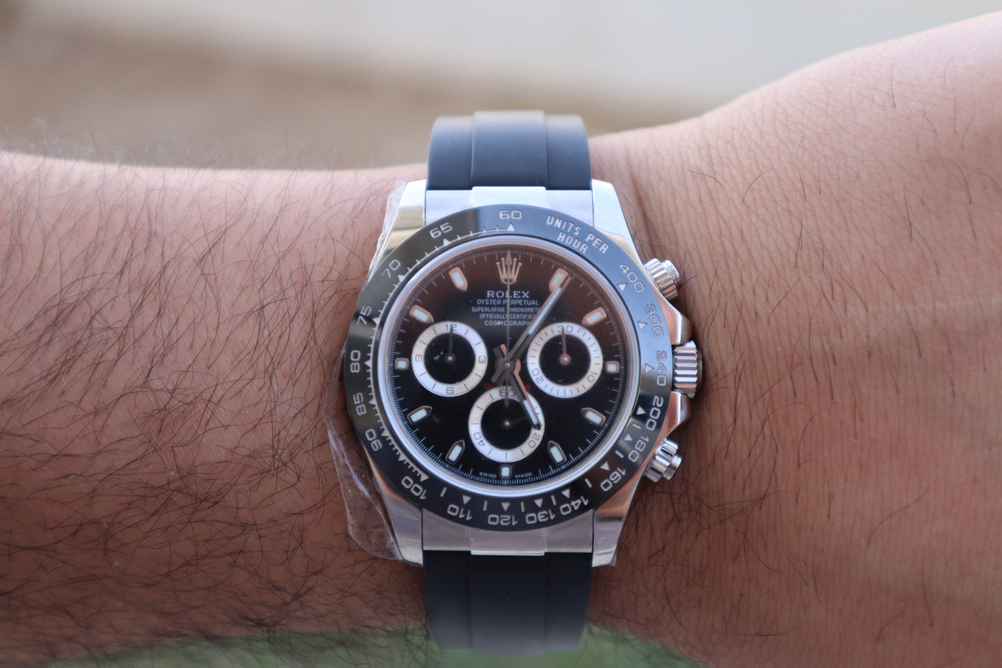 Rolex Daytona Cosmograph- الساعة طبق الأصلية و نفس الماكينة بتعقيداتها