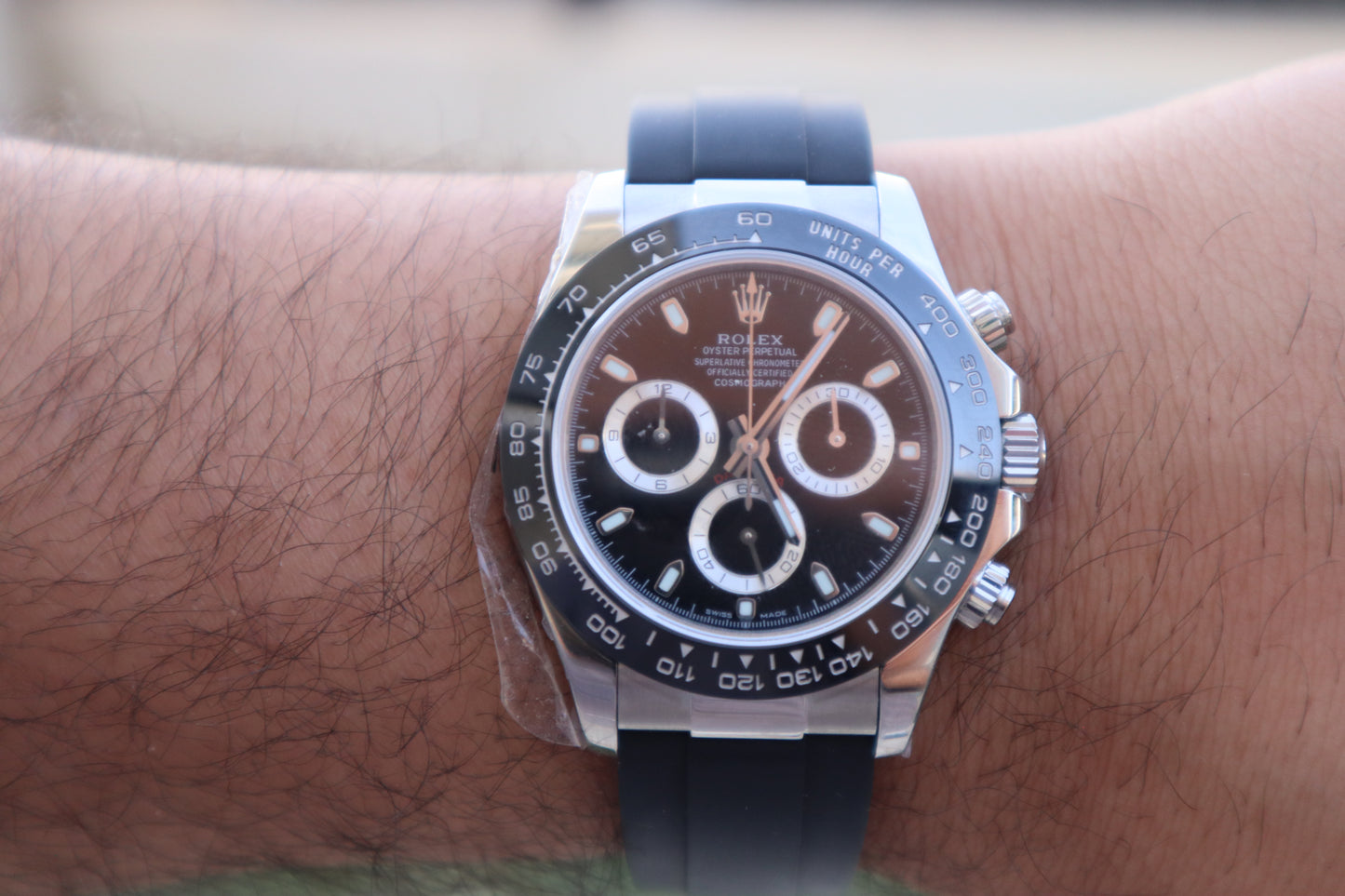 Rolex Daytona Cosmograph- الساعة طبق الأصلية و نفس الماكينة بتعقيداتها