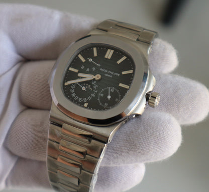 PATEK Philippe  Nautilus 5712 -  مستعملة لمدة اسبوع) - نوتيلس ستانلس كلين حبة واحدة)