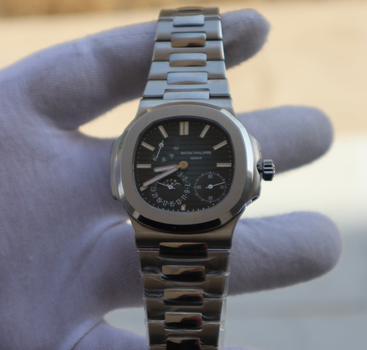 PATEK Philippe  Nautilus 5712 -  مستعملة لمدة اسبوع) - نوتيلس ستانلس كلين حبة واحدة)