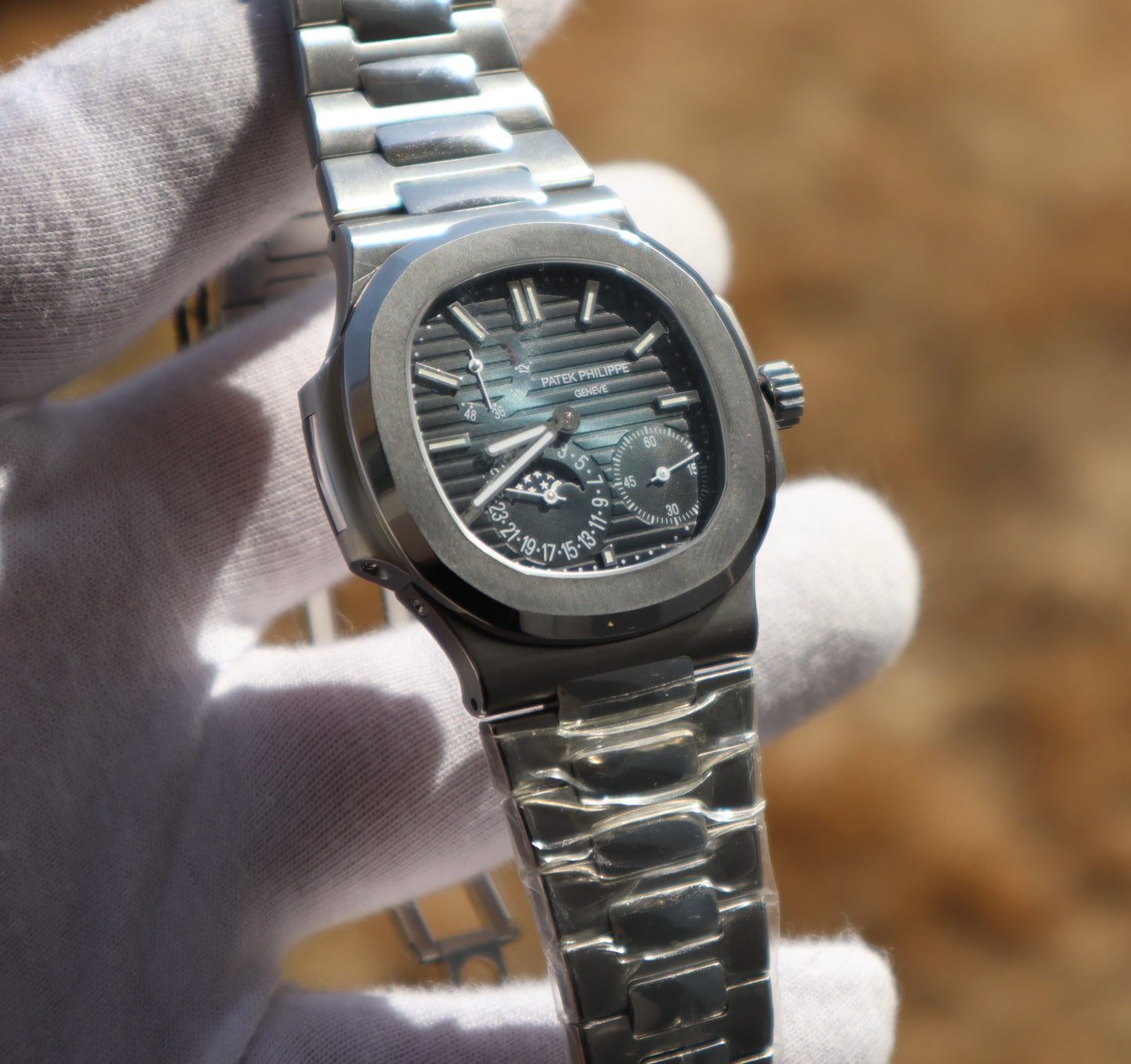 PATEK Philippe  Nautilus 5712 -  مستعملة لمدة اسبوع) - نوتيلس ستانلس كلين حبة واحدة)