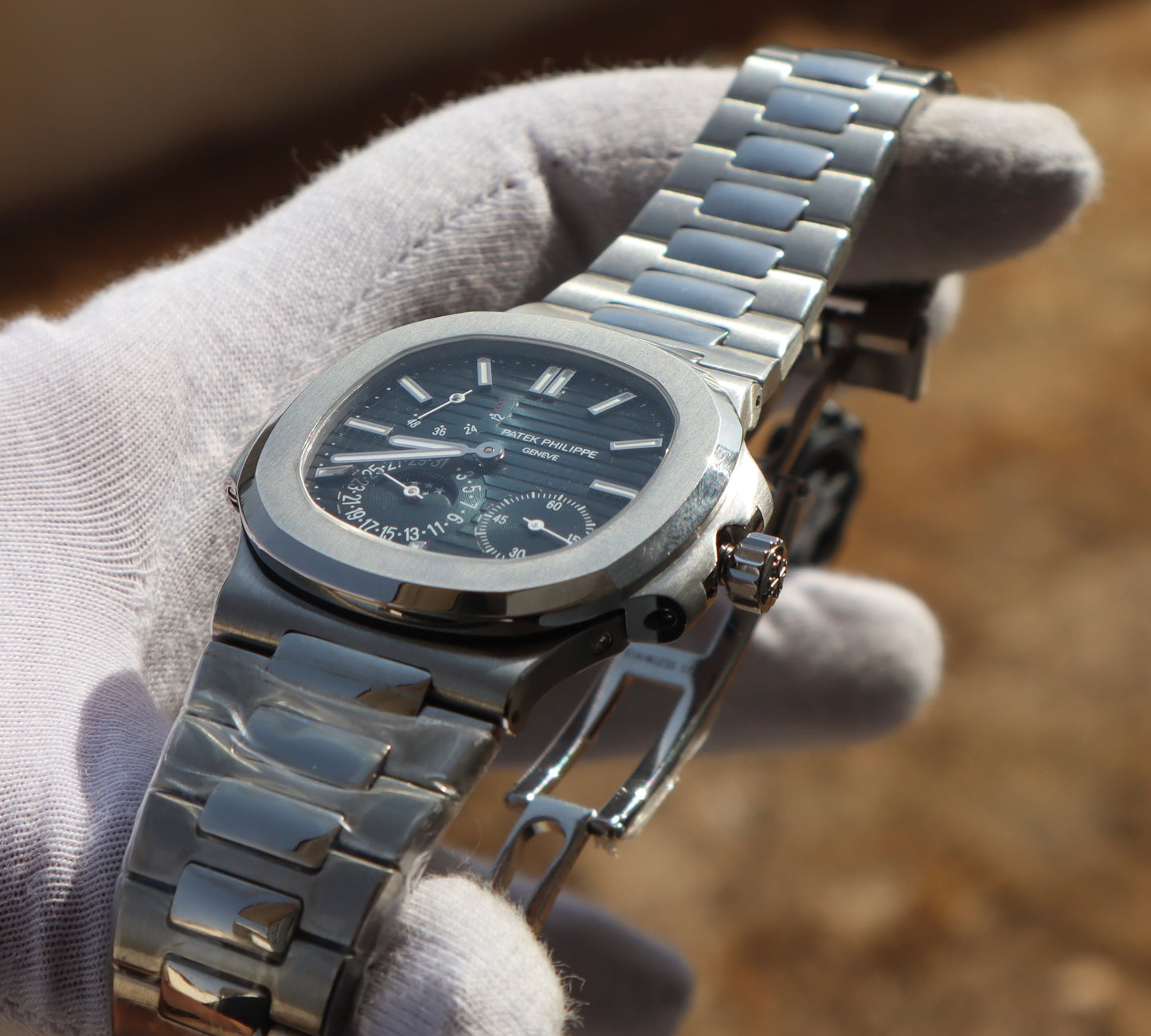 PATEK Philippe  Nautilus 5712 -  مستعملة لمدة اسبوع) - نوتيلس ستانلس كلين حبة واحدة)
