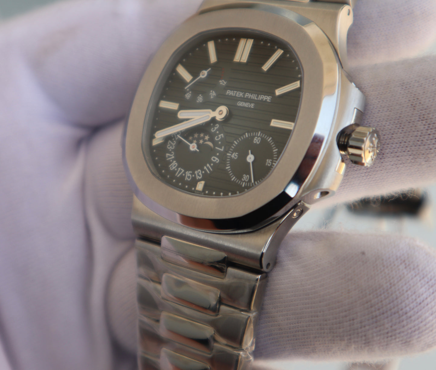 PATEK Philippe  Nautilus 5712 -  مستعملة لمدة اسبوع) - نوتيلس ستانلس كلين حبة واحدة)