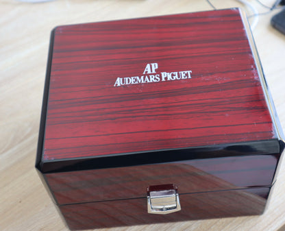 AP ROYAL OAK OFFSHORE- اوديمارس اوف شور كرونوجراف  قطعة واحدة اصدار نادر طبق الأصل