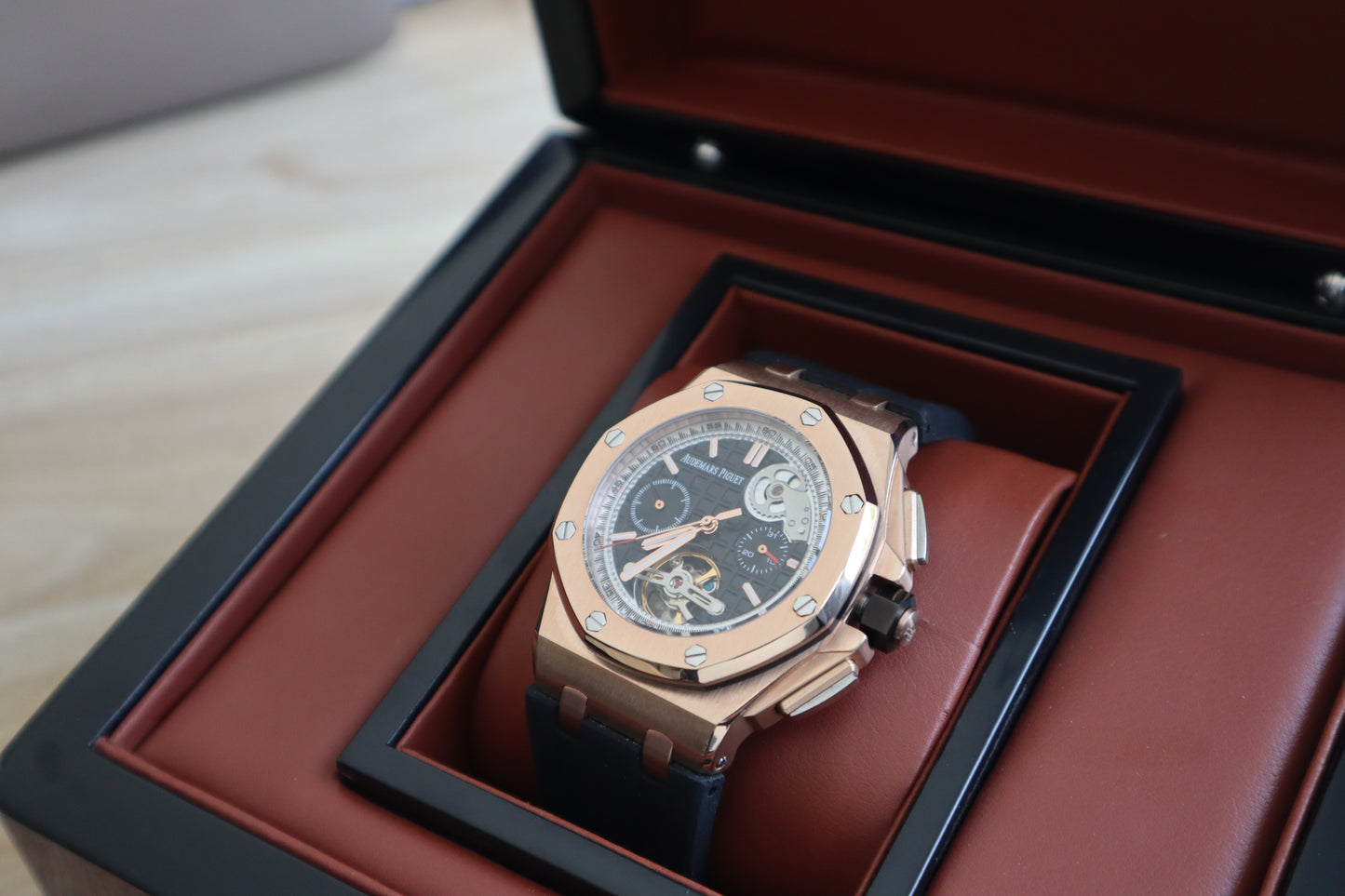 AP ROYAL OAK OFFSHORE- اوديمارس اوف شور كرونوجراف  قطعة واحدة اصدار نادر طبق الأصل