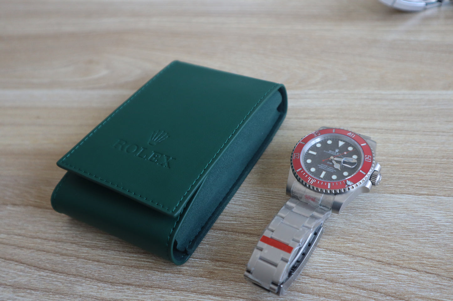 رولكس سابمارينر كلين + جهاز ويندر ء+ حافظة السفر  - اصدار خاص ماكينة سويسري