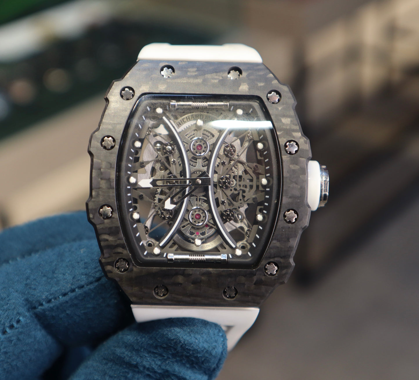 ريتشارد ميل كاربون طبق الاصل وارد تركيا - باله سعرها في تركيا ٣ الاف دولار - سعر الساعة مليون و مئة الف