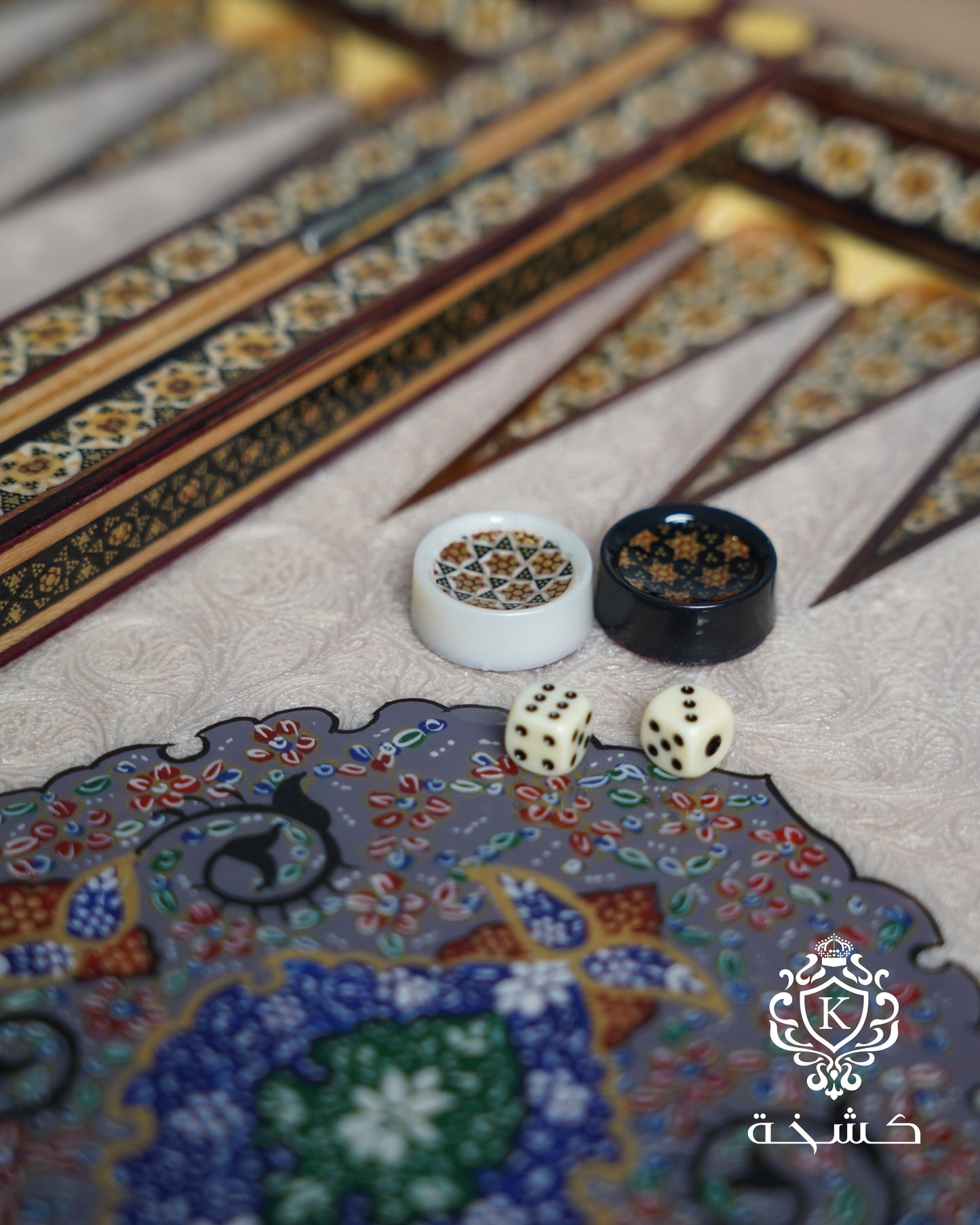 طاولي + شطرنج  زخرفة سوداء راقية صناعة يدوية - جنطة جلد فاخرة السعر بدون احجار شطرنج ٥٥٠ الف ومع احجار شطرنج ٦٥٠ الف