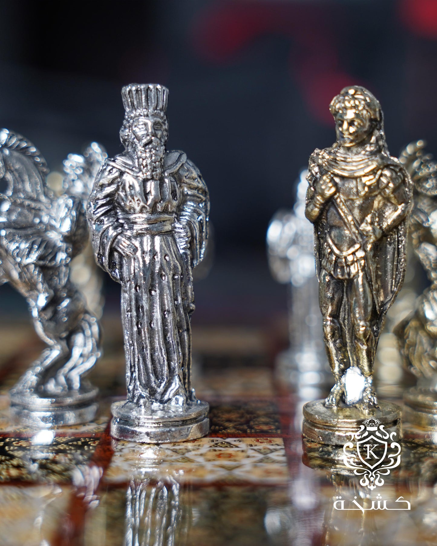 طاولي + شطرنج  زخرفة سوداء راقية صناعة يدوية - جنطة جلد فاخرة السعر بدون احجار شطرنج ٥٥٠ الف ومع احجار شطرنج ٦٥٠ الف