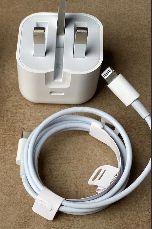 عرض الايفون- شاحن ماستراصلي عدد ٢