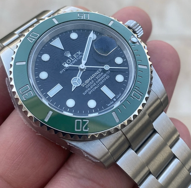 رولكس ستار باكس من الداخل اسود او رولكس هالك من الداخل اخضر ، كلين طبق الاصل شباب