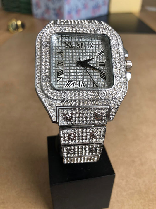 12 DIAMOND WATCH : ساعة 12 دايموند