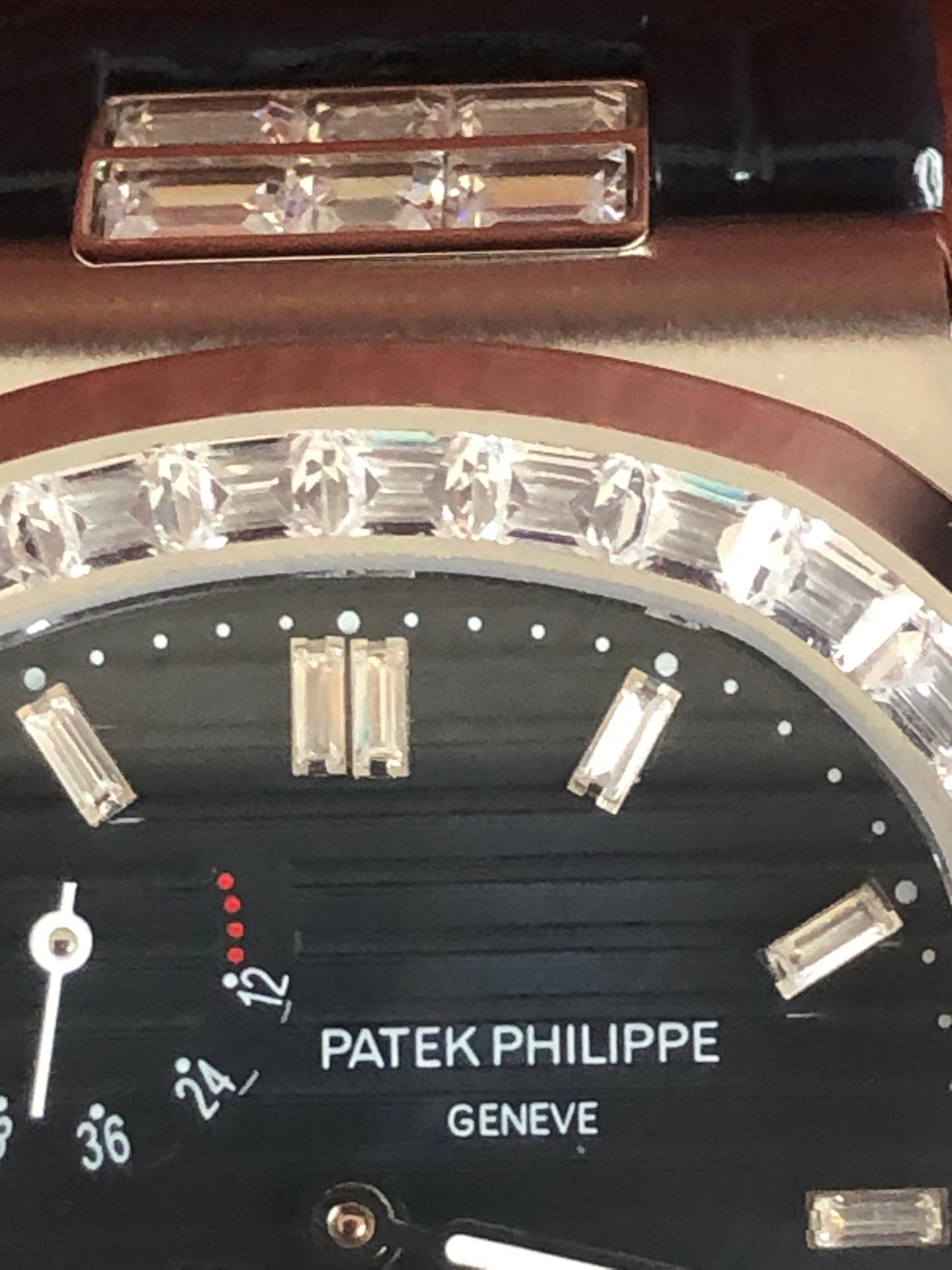 Patek Philippe Nautilus 5712/1R - تطابق ١٠٠٪؜ ماكينة سويسري باتيك فيليب نوتليس كلين قطعه واحده