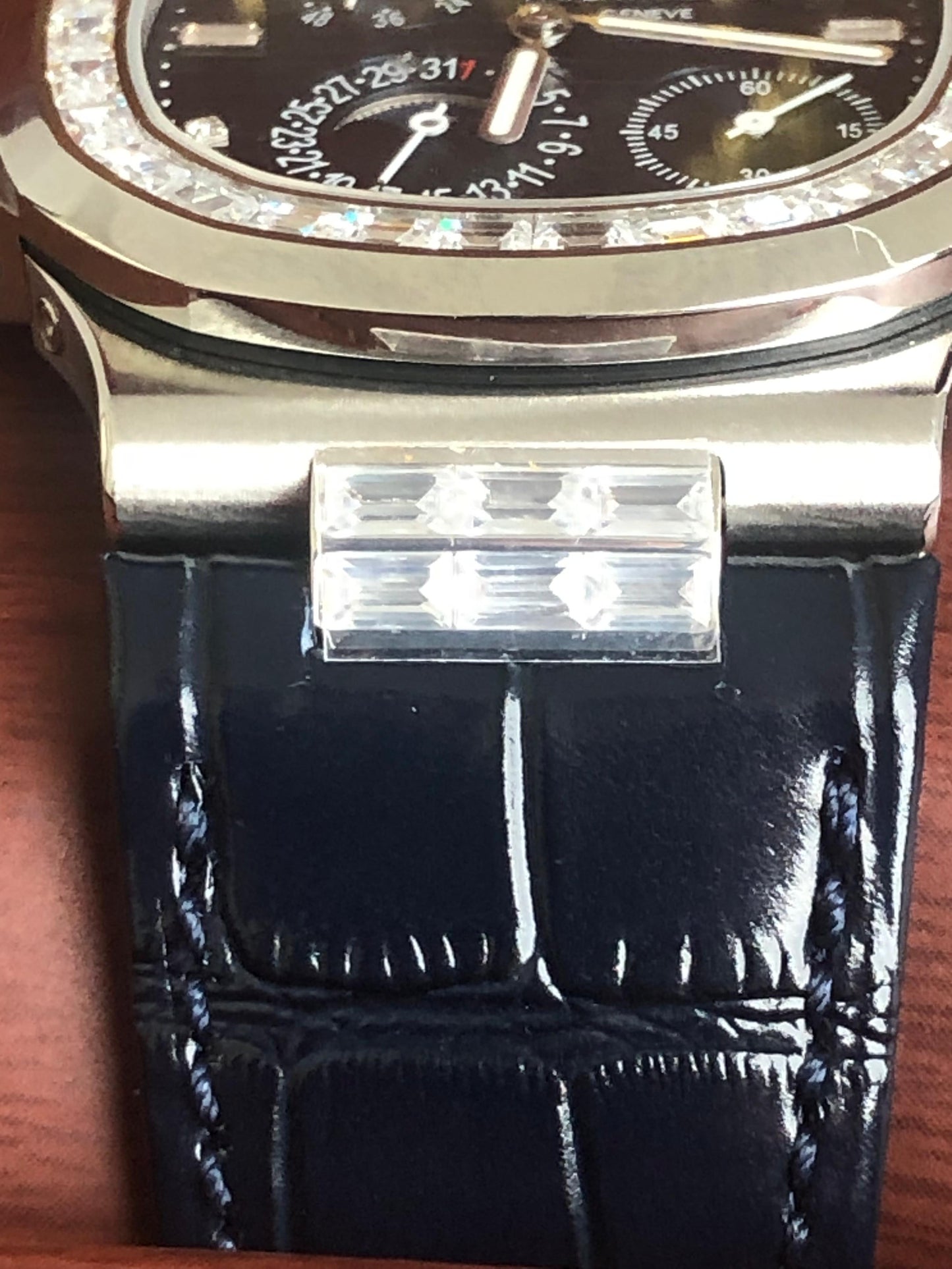 Patek Philippe Nautilus 5712/1R - تطابق ١٠٠٪؜ ماكينة سويسري باتيك فيليب نوتليس كلين قطعه واحده