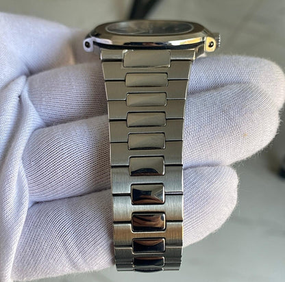 PATEK Philippe nautilus (باتيك فيليب نوتلس طبق الأصل حبة واحدة مستعملة بحالة الجديد  )