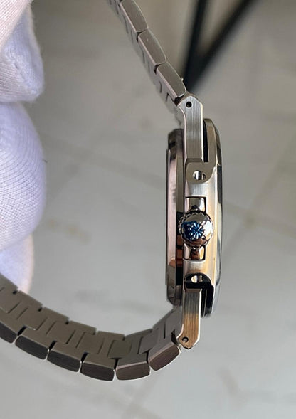 PATEK Philippe nautilus (باتيك فيليب نوتلس طبق الأصل حبة واحدة مستعملة بحالة الجديد  )