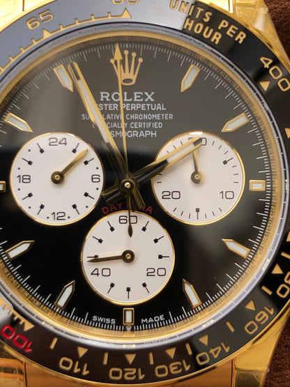40 mm رولكس دايتونا ذهب أصفر بقرص أسود وسناتر بيضاء