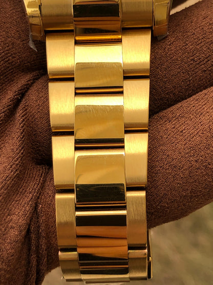 40 mm رولكس دايتونا ذهب أصفر بقرص أسود وسناتر بيضاء