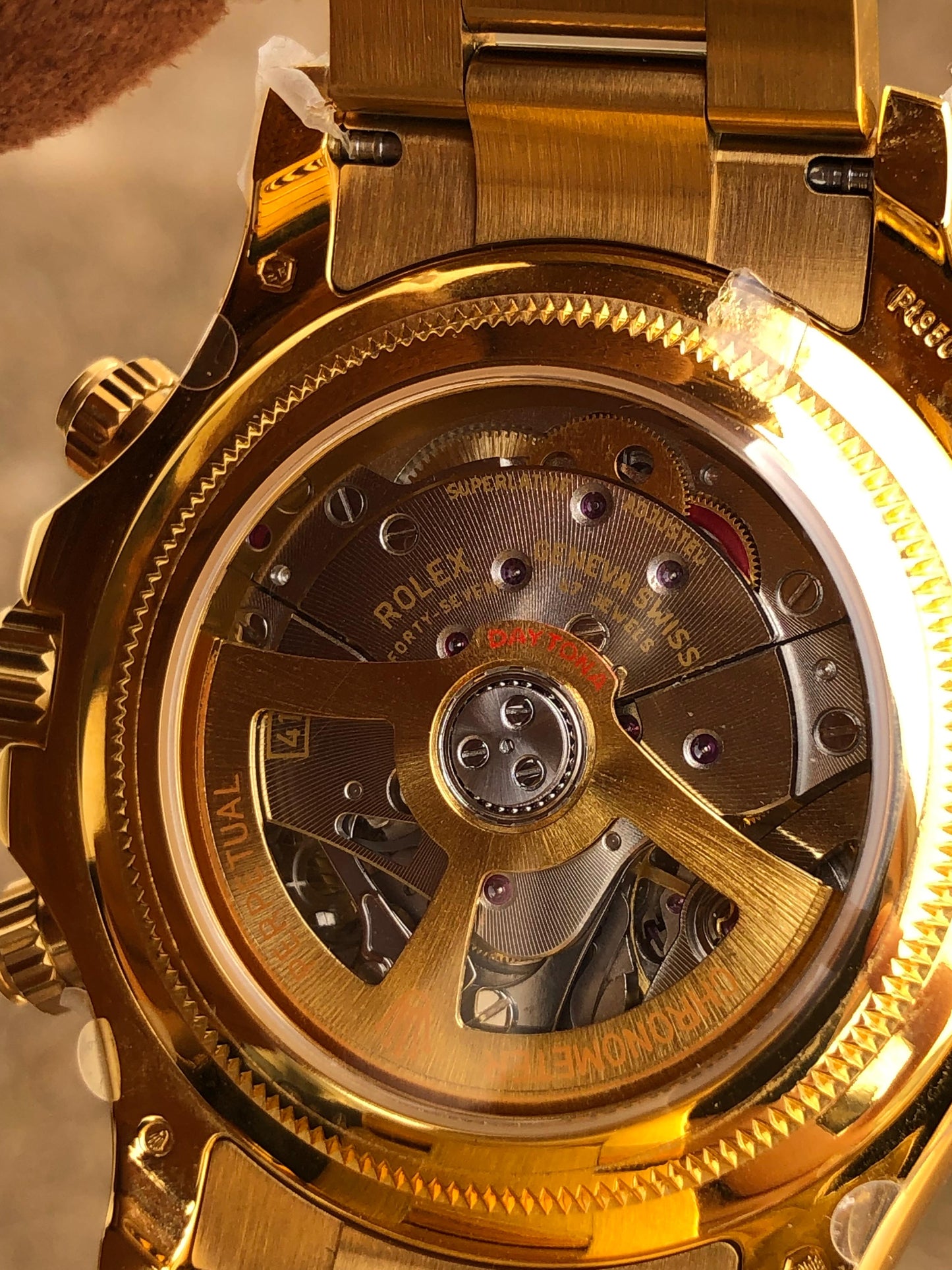40 mm رولكس دايتونا ذهب أصفر بقرص أسود وسناتر بيضاء