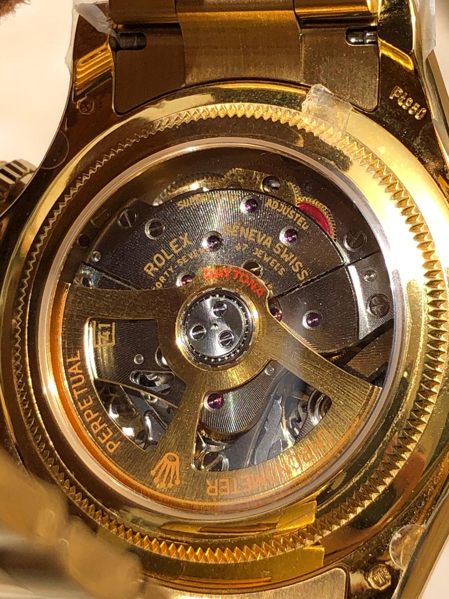 40 mm رولكس دايتونا ذهب أصفر بقرص أسود وسناتر بيضاء