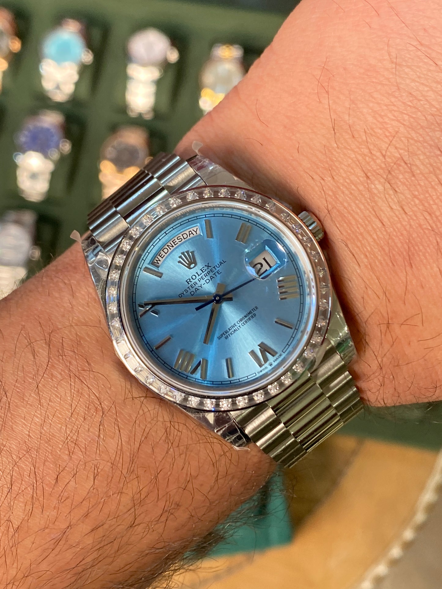 ساعات جودة مطابقة للاصلية - اطلب عن طريق زر الواتساب - لا تميز عن الاصلية من الخارج و تعقيدات الماكينة