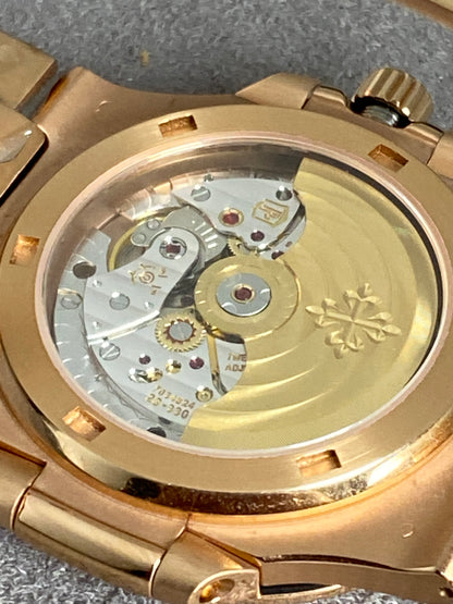 PATEK PHILIPPE 5711 Rose gold- clean  السعر مليون