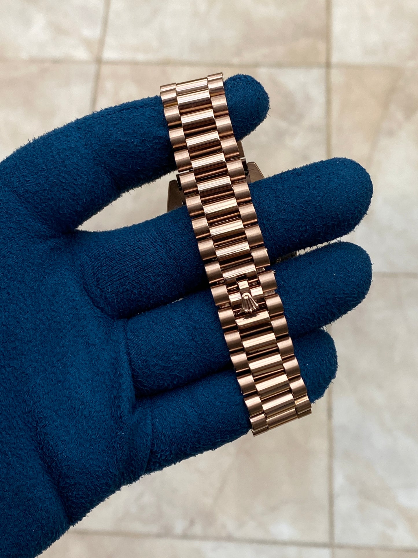 روليكس داي ديت فول روز جولد مينا زيتوني  - جراند ماستر ماكينة اوتوماتيك (قطعة واحدة)