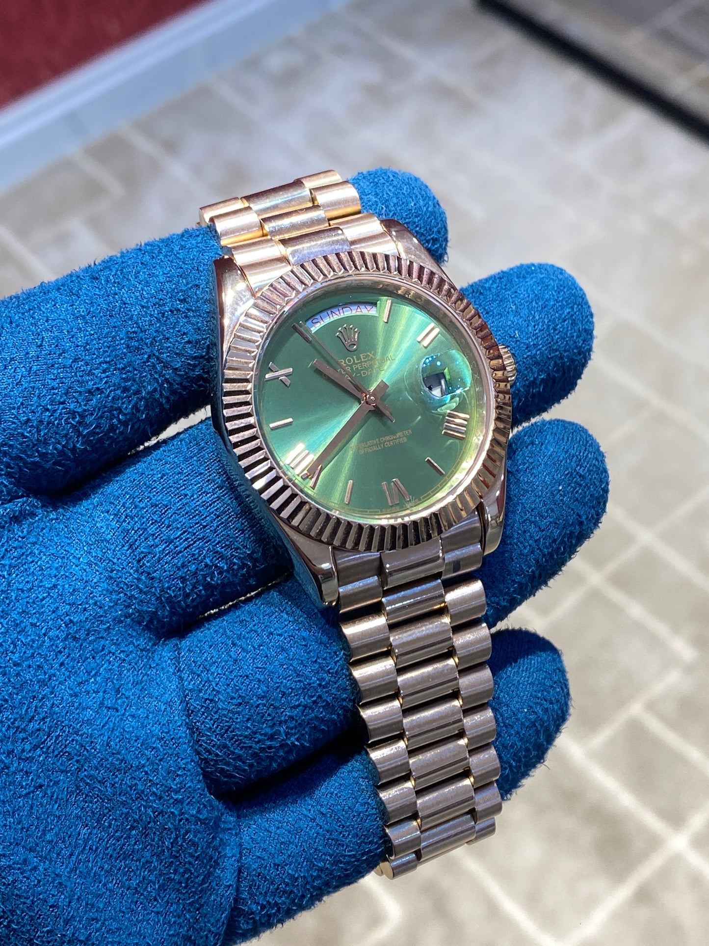 روليكس داي ديت فول روز جولد مينا زيتوني  - جراند ماستر ماكينة اوتوماتيك (قطعة واحدة)