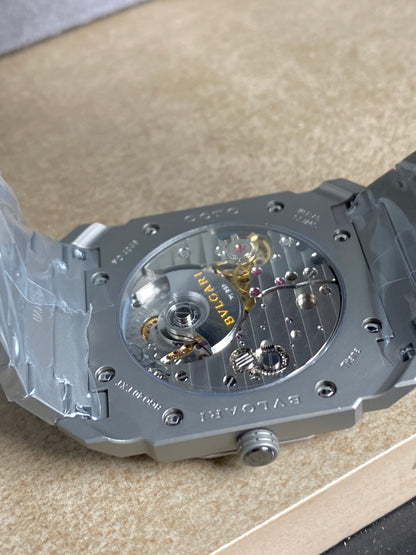 Bulgari Octo Finissimo - انحف ساعة بالعالم ماكينة سويسريو تيتانيون - القطعة الوحيدة بالعراق